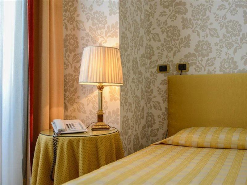Albergo Alla Posta Trieste Exterior foto