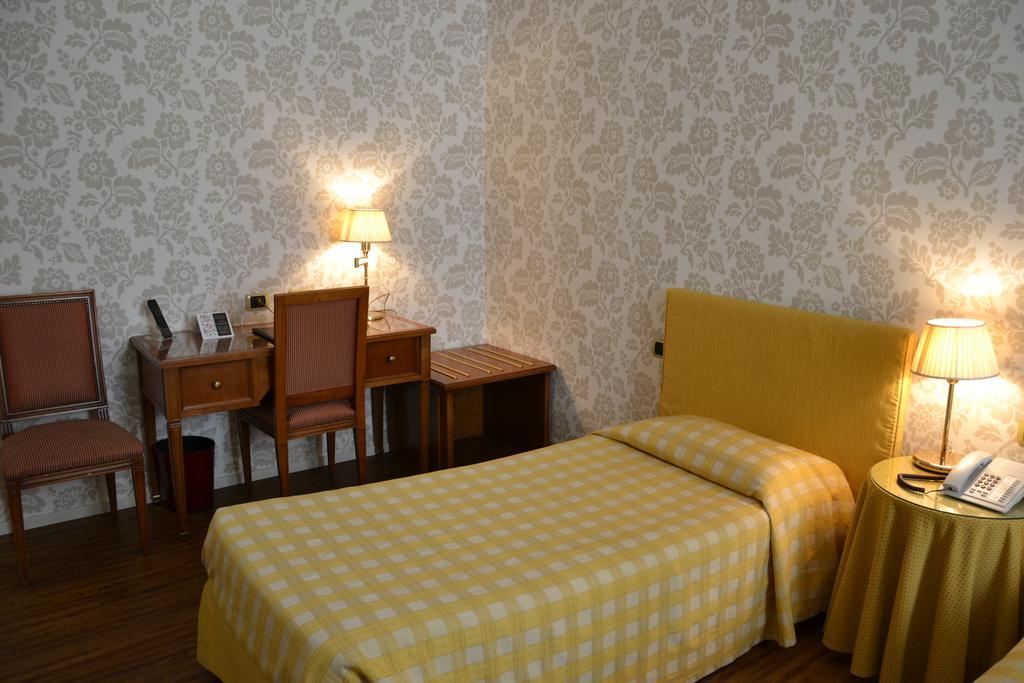 Albergo Alla Posta Trieste Exterior foto
