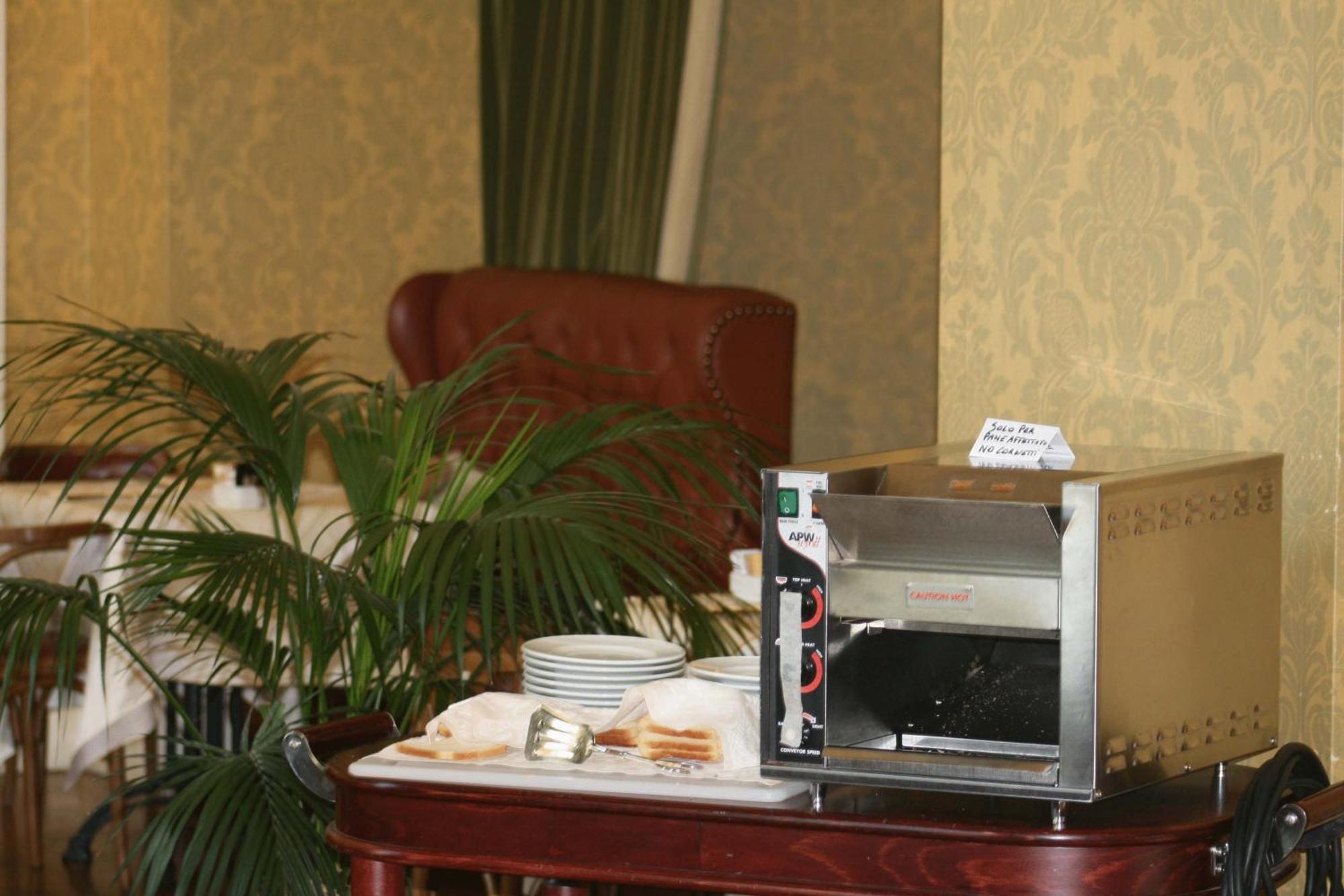 Albergo Alla Posta Trieste Exterior foto