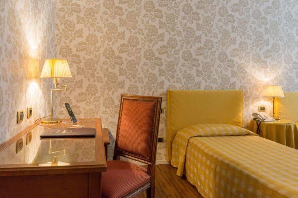 Albergo Alla Posta Trieste Exterior foto