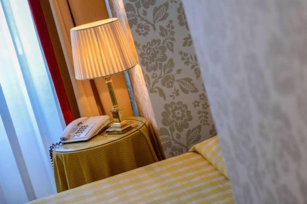 Albergo Alla Posta Trieste Exterior foto
